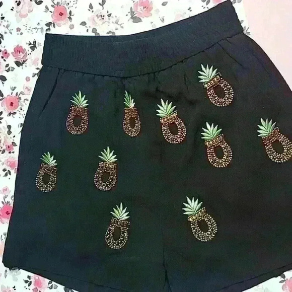 H&M Pineapple Shorts - Picture 2 of 3